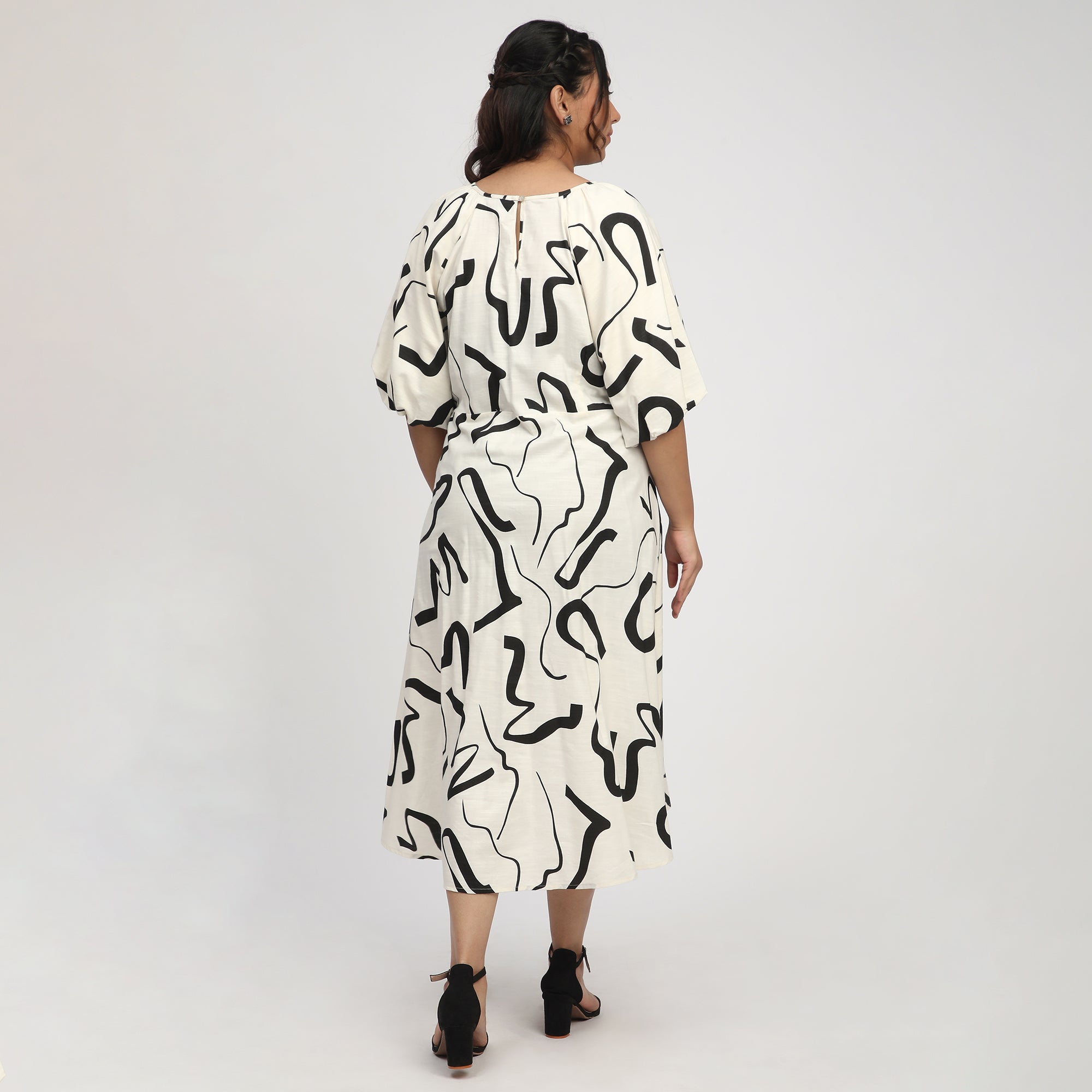 Beige & Black Plus-Size Abstract Print Midi Dress