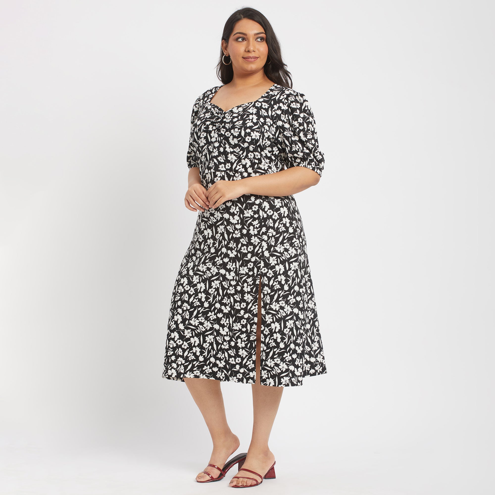 Monochrome printed sweetheart neck plus size textured knit midi dress