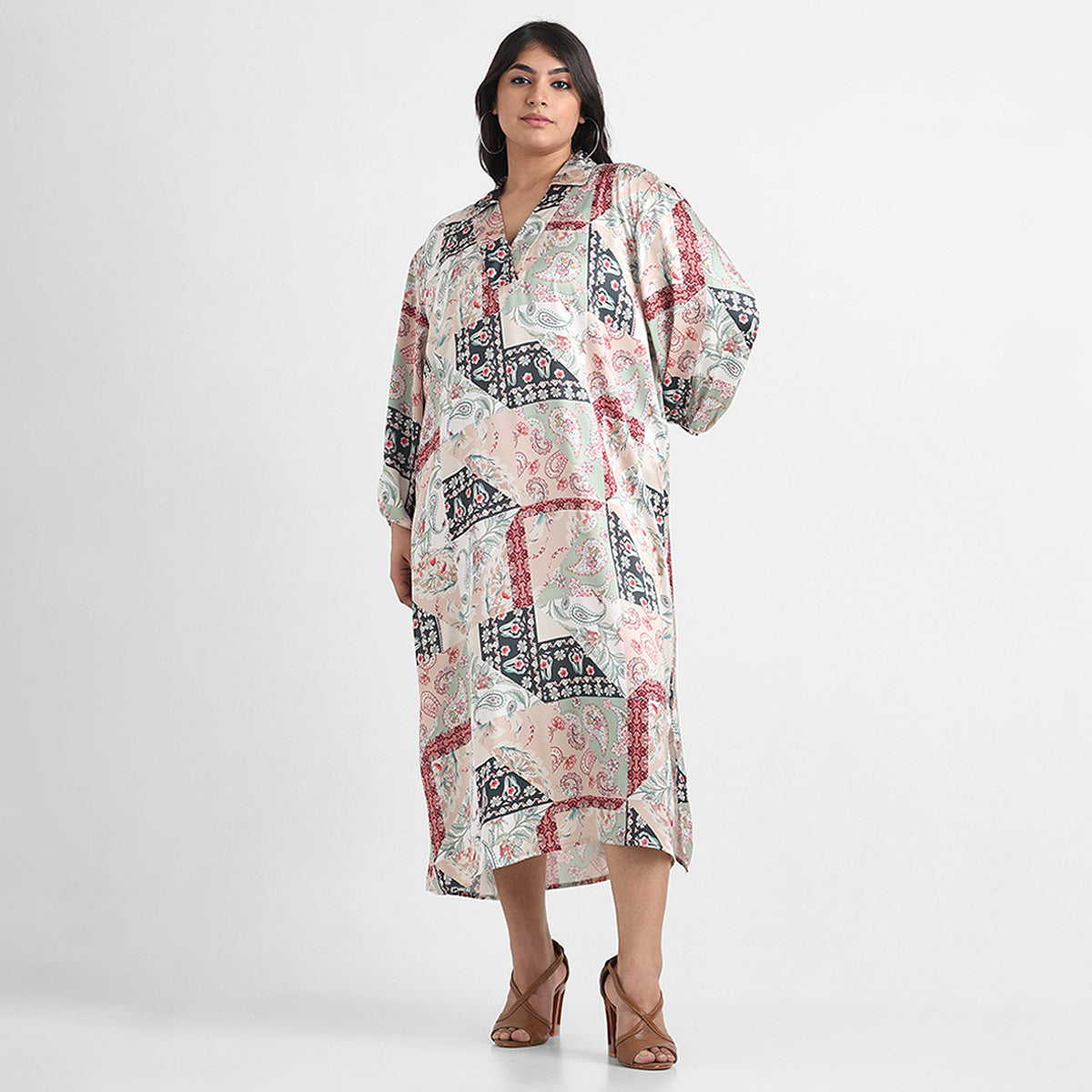 Green tile print plus size collared satin kaftan