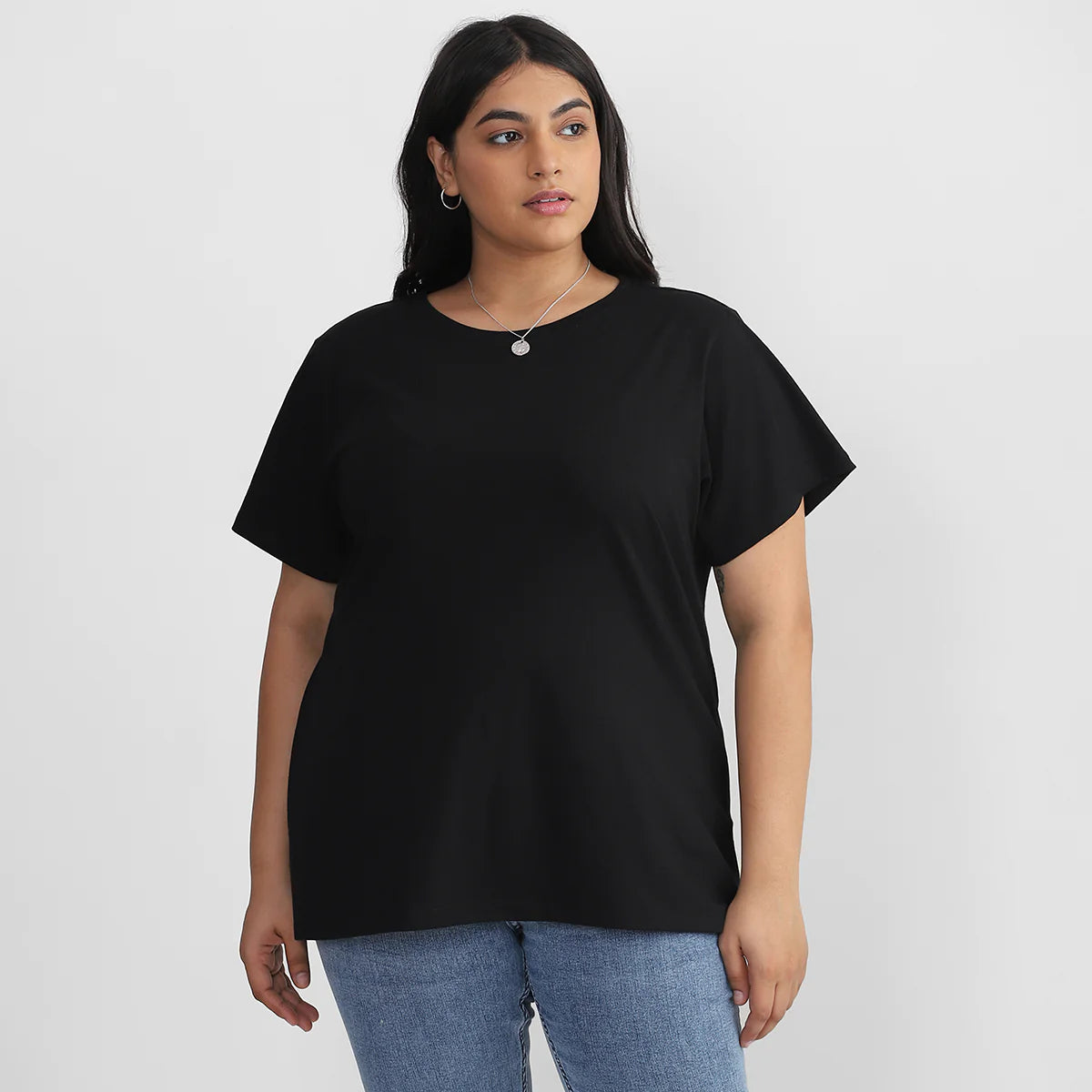 BASIC BLACKT-SHIRT