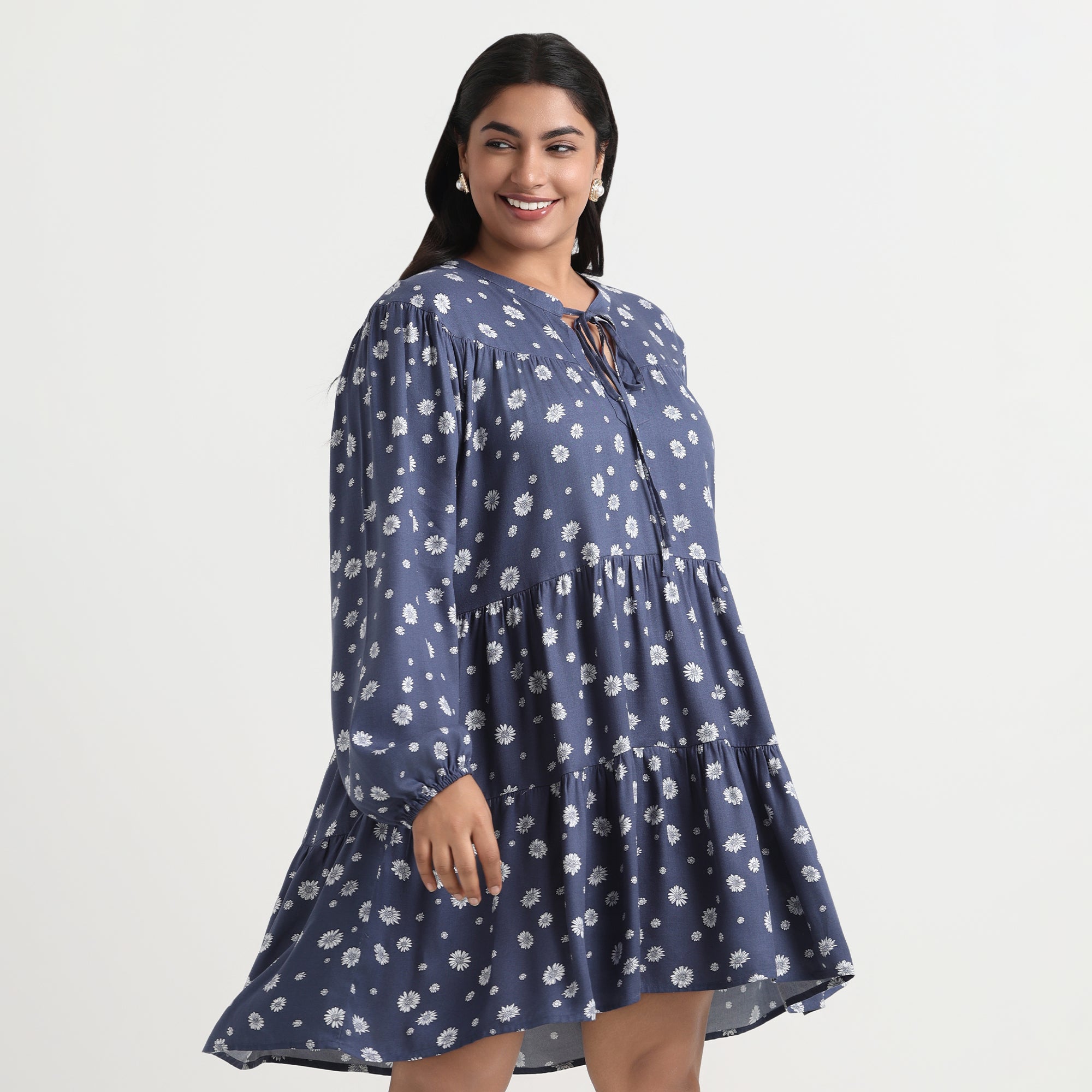 Daisy print blue dress, plus size casual wear
