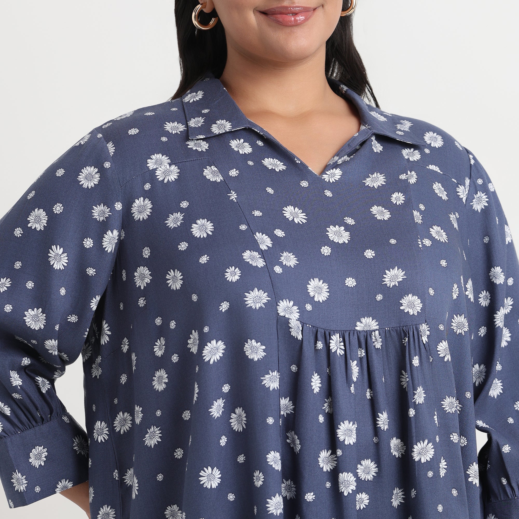 Blue shirt with daisy print, plus size casual wear
