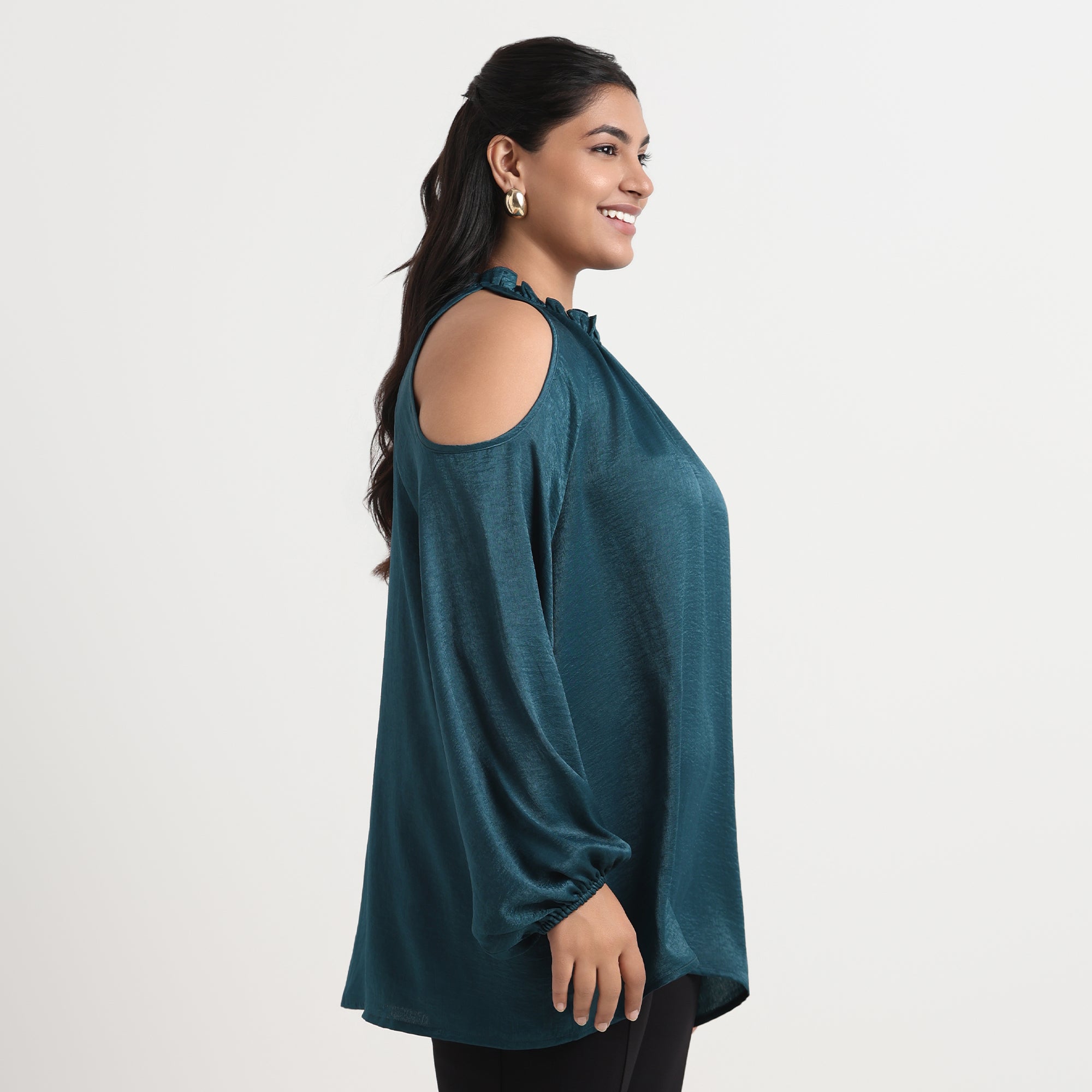 Luxurious green velvet satin top, plus-size friendly
