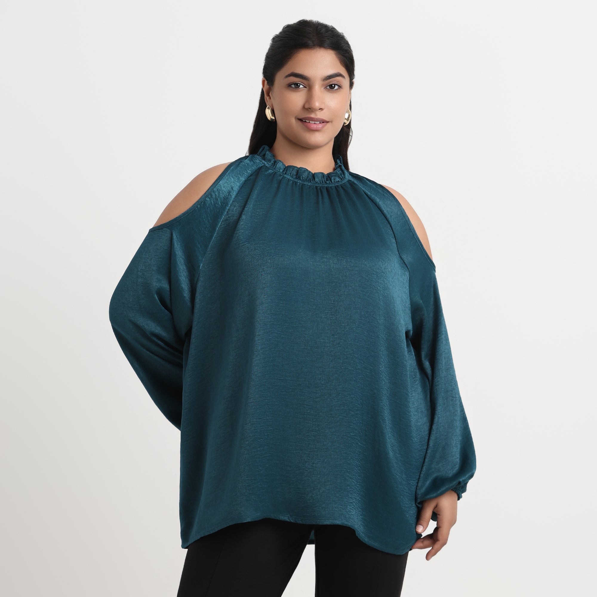 Green velvet satin top with a soft luster and long sleeves, tailored for a relaxed fit.
